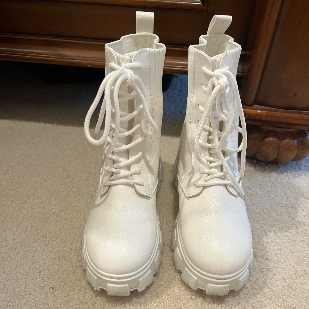 Snow boots